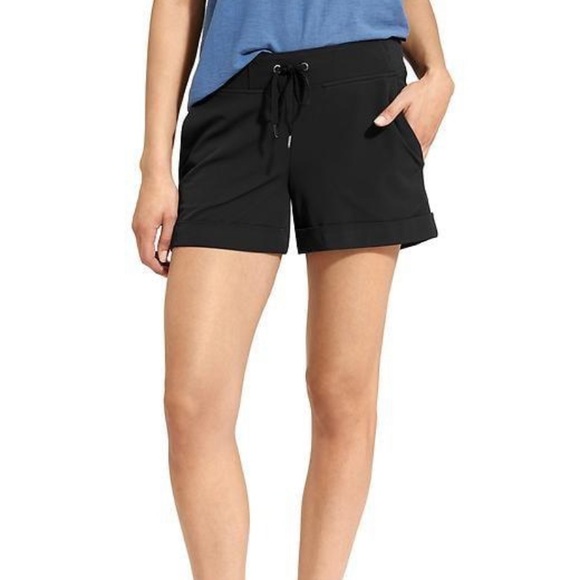 Athleta Pants - Athleta Midtown 4" Shorts